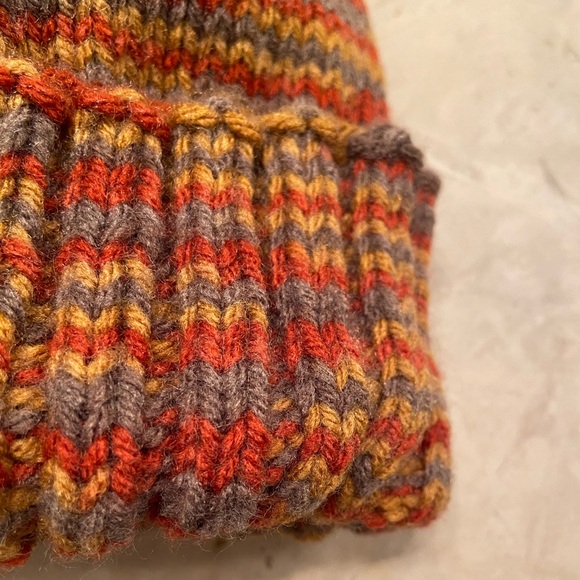 🆕 Hand-Knit Beanie with Puff Ball - Orange, Yellow, Gray-Purple - Picture 4 of 7